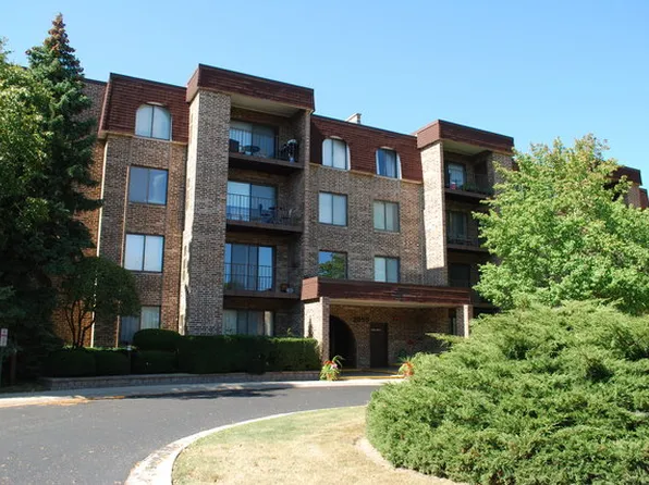 2050 Valencia Dr APT 107C, Northbrook, IL 60062