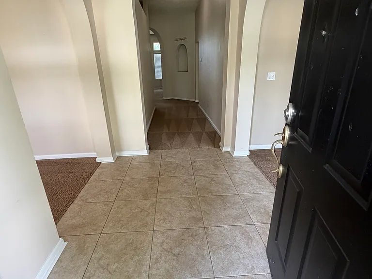 6304 Lake Plantation Dr — Photo 7