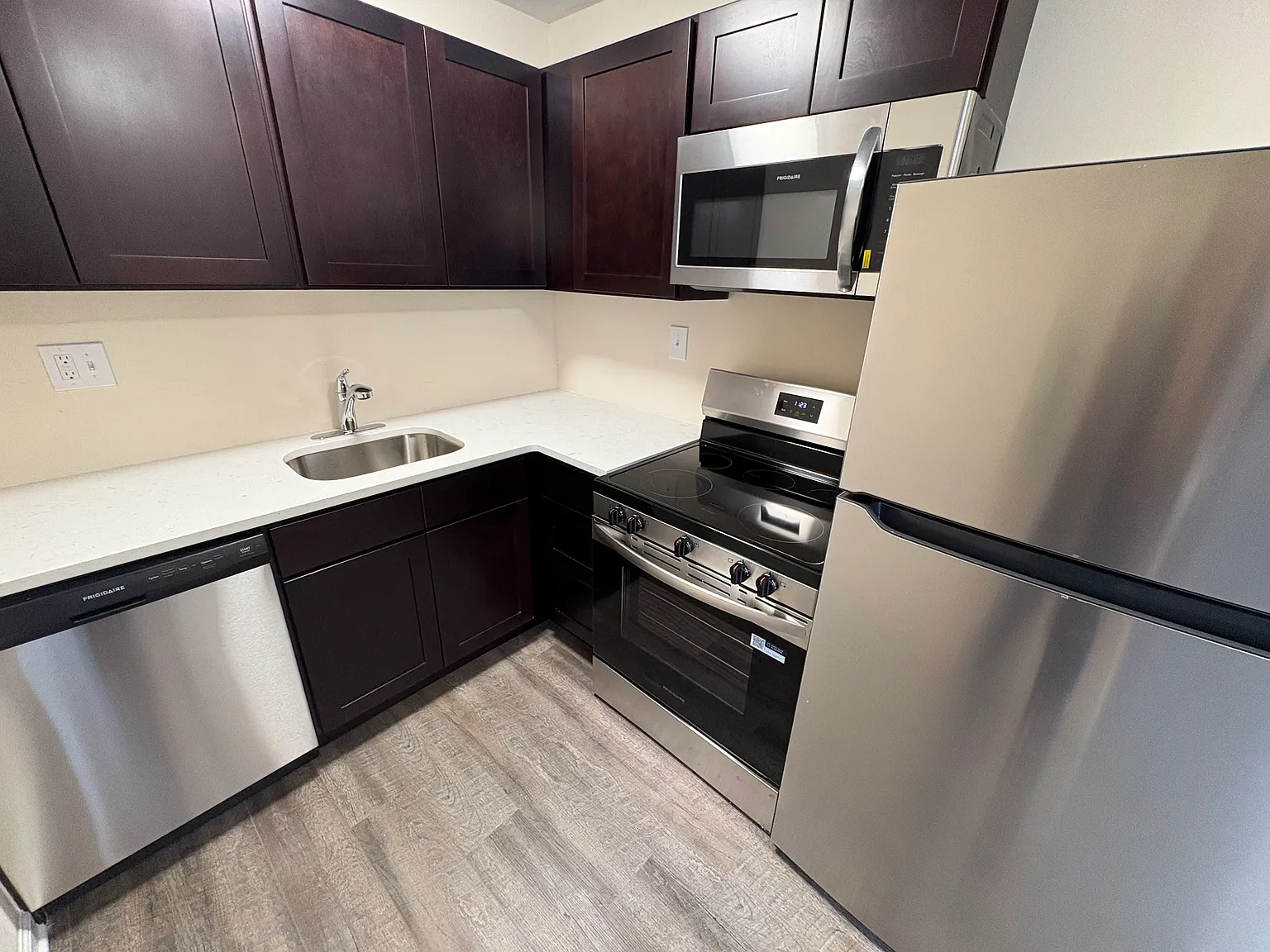Jefferson Villa Apartments — Photo 1