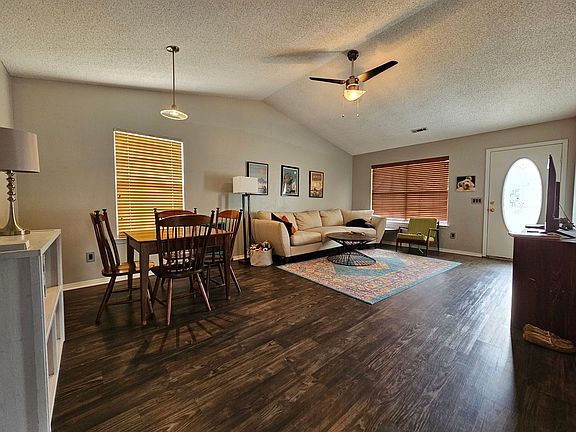 4th image of 3046 W Essex Dr