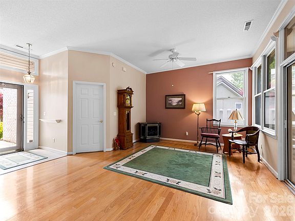 3rd image of 29 Tisha Ln
