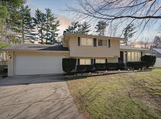 9451 Newton Ct, Commerce Township, MI 48390