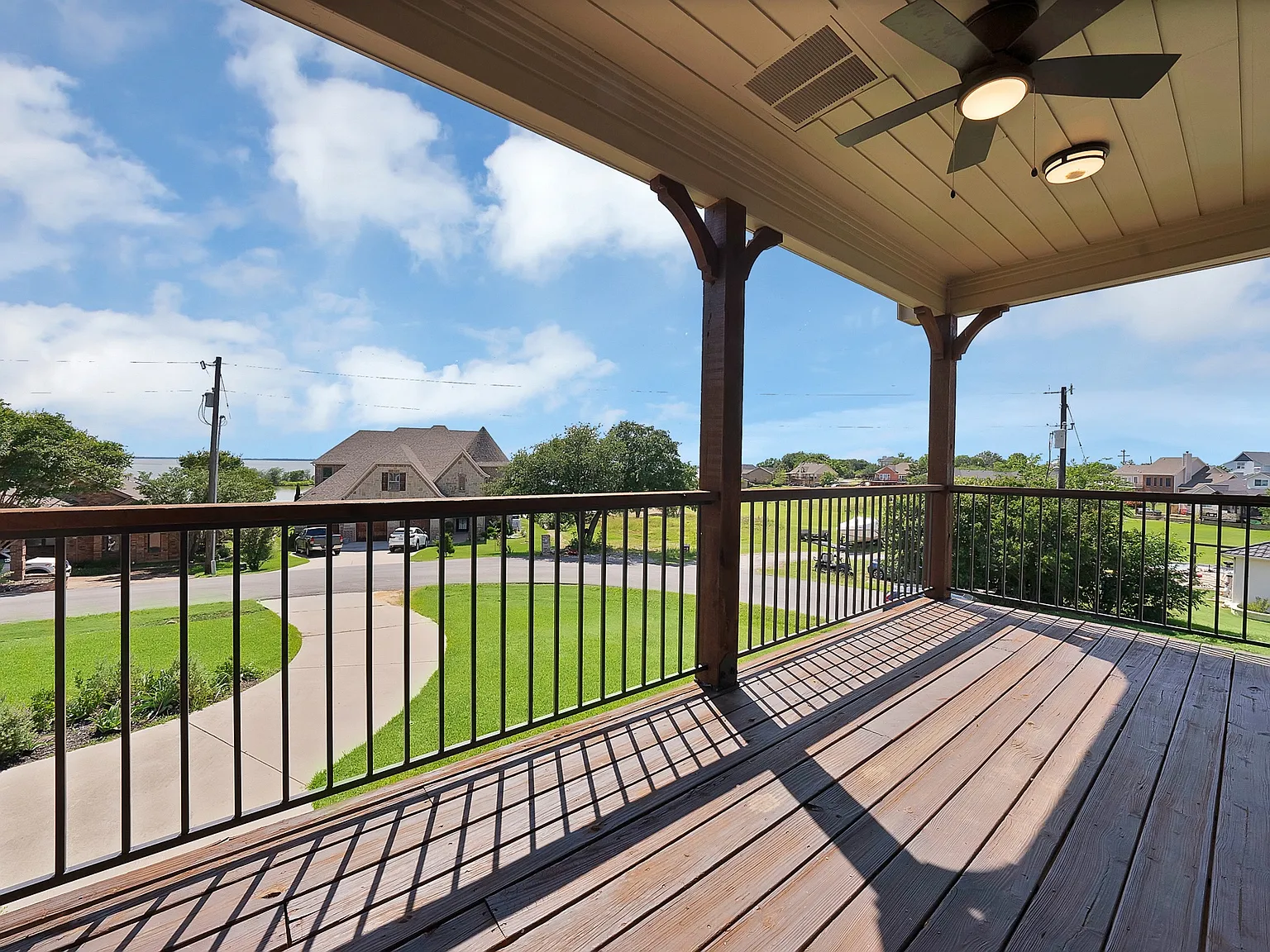 4 bed, 3931 sqft, $6,000 — Photo 2