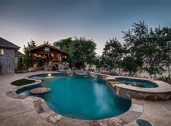 2nd image of 2481 Fair Oaks Ln