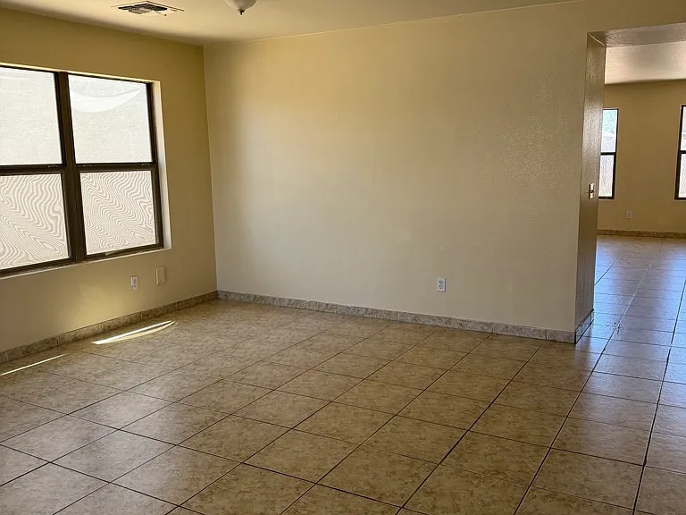 12852 N B St — Photo 5