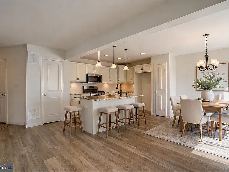 3 bed, 2.5 bath, 1760 sqft, $2,000 — Photo 3