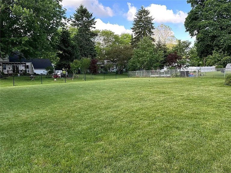 273 West Ave — Photo 23