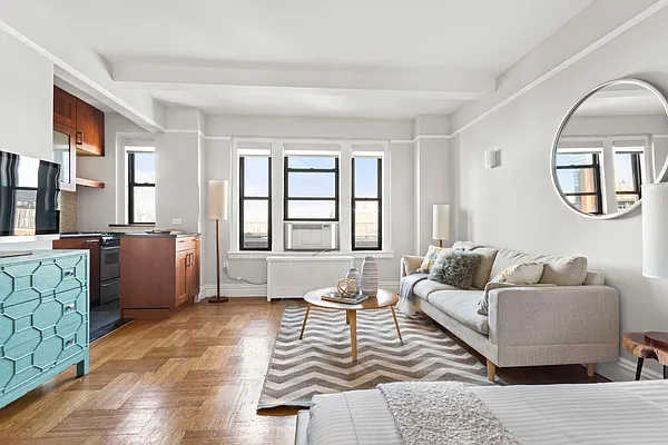 Sold by Compass | media 1