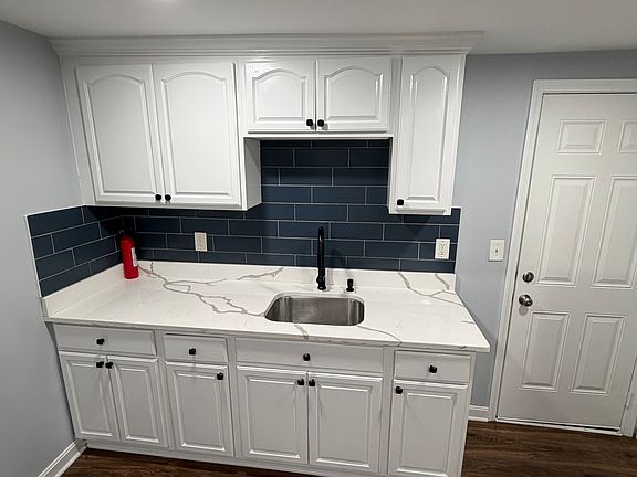 4th image of 76 Ward St APT 1
