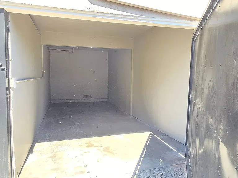 405 S Kroeger St — Photo 47