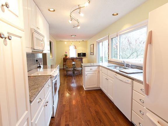 4th image of 15216 Kempwood Dr