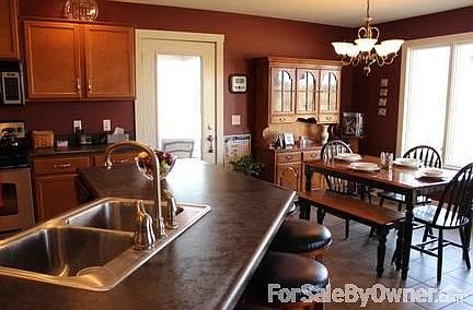 Kitchen with breakfast bar