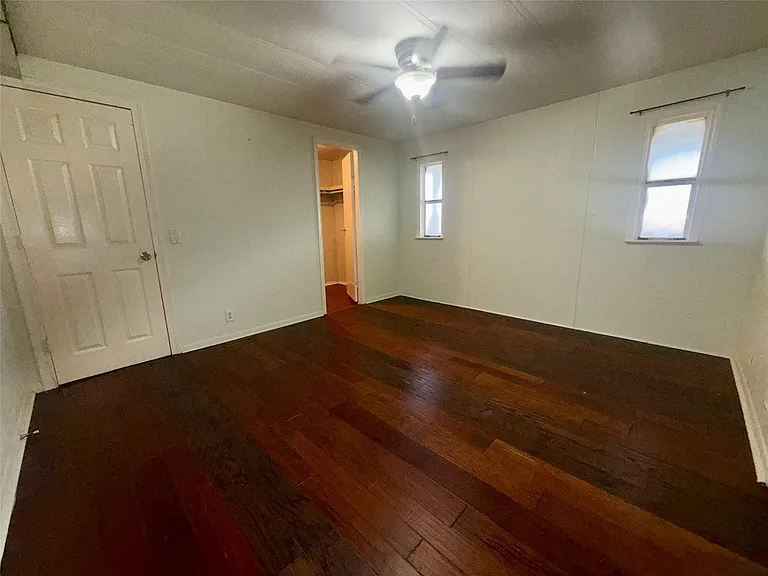 1619 Avenue D — Photo 7