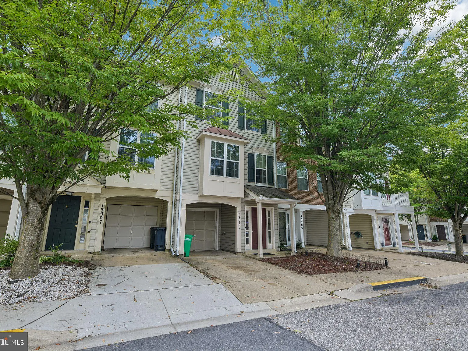 2 bed, 2.5 bath, 1270 sqft, $2,395 — Photo 2