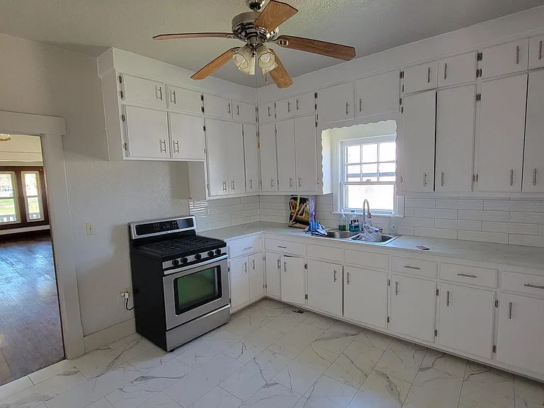 1301 W Oklahoma Ave — Photo 8
