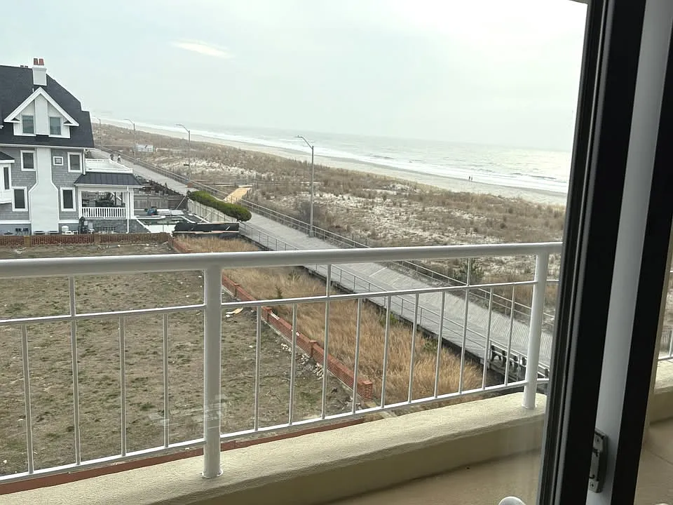 6100 Boardwalk — Photo 2