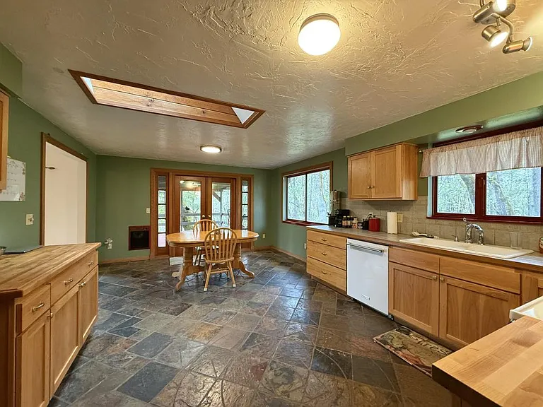 9042 Monument Dr — Photo 8