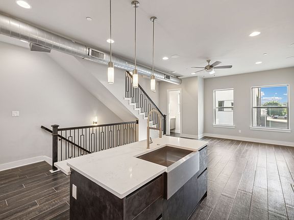3rd image of 1817 N Saint Marys St #401