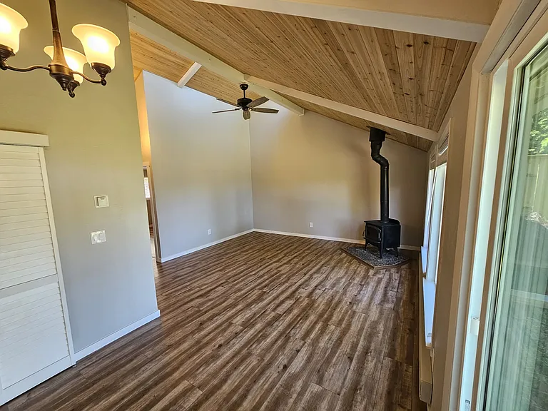 2422 McGregor Dr SE — Photo 3