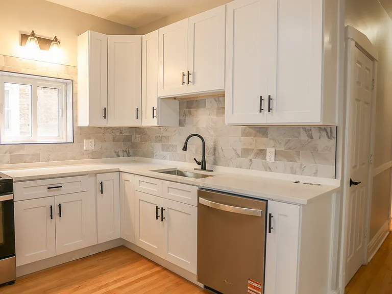 5338 W Montrose Ave #2 — Photo 2