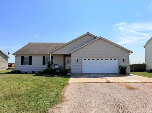 416 E Kennedy St, Maroa, IL 61756