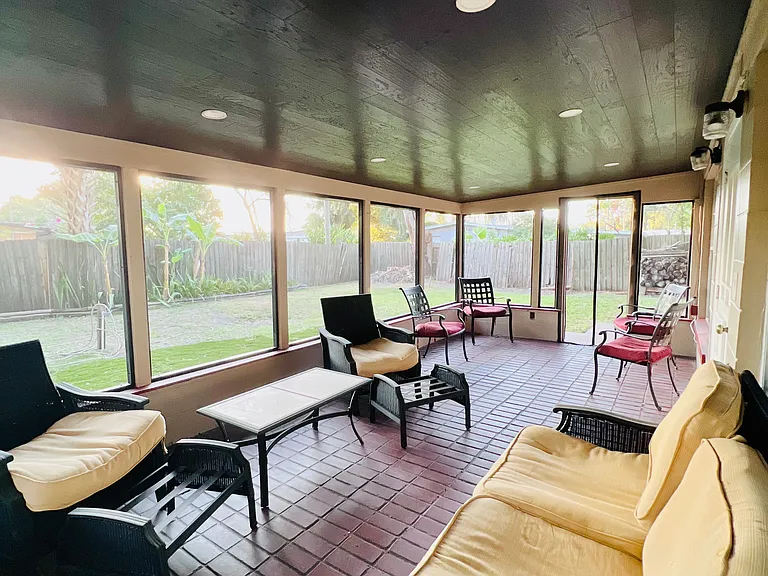 610 Ventura Ave — Photo 34