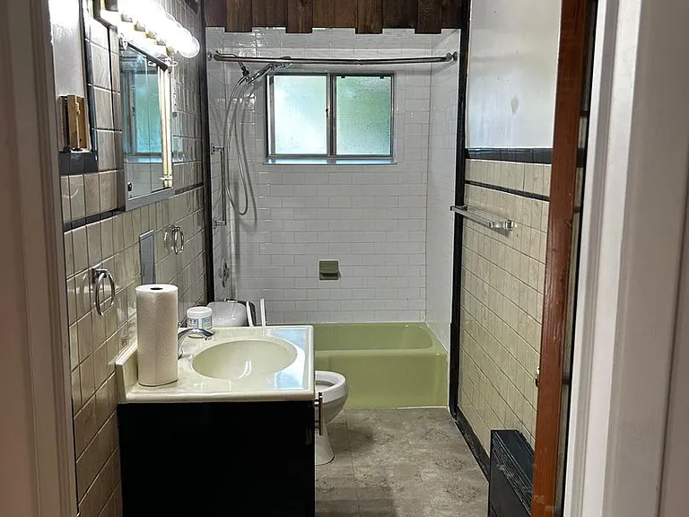 308 N Blakely St — Photo 31