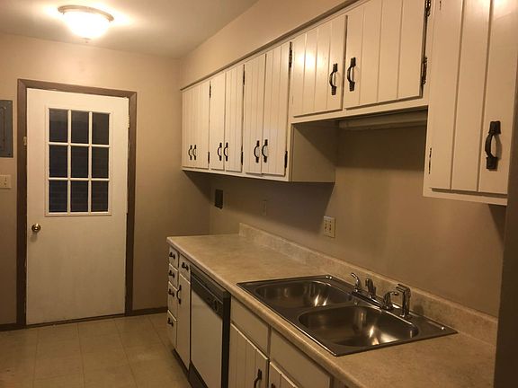 5th image of 2801 Boxwood Ln
