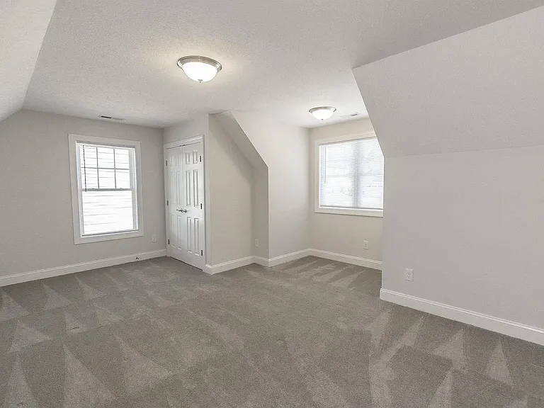 912 Kentwood Dr — Photo 17