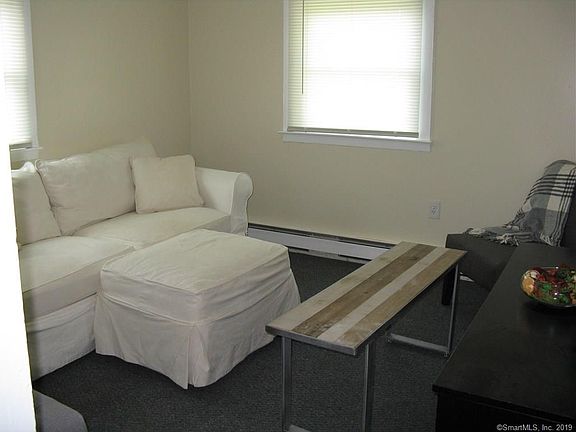 LIVING ROOM -  RANCH STYLE APARTMENT