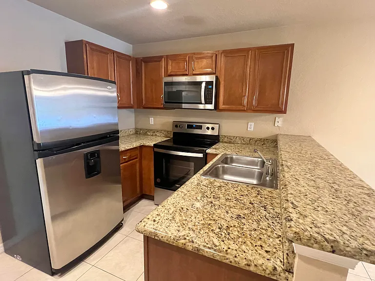 2552 SW Marshfield Ct — Photo 6