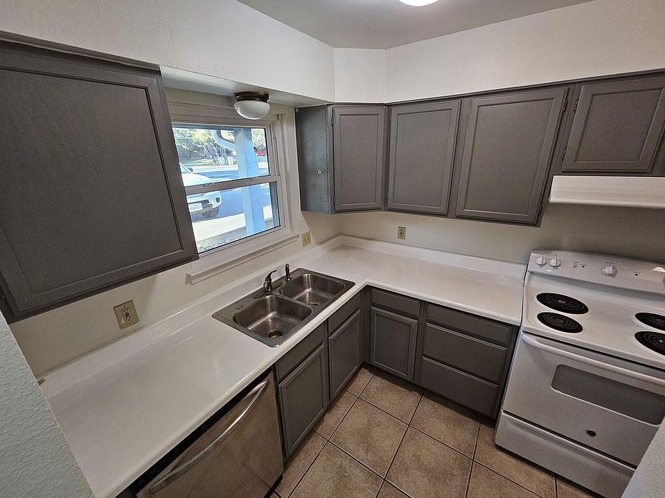 1st image of 10A Deerfield Dr #A