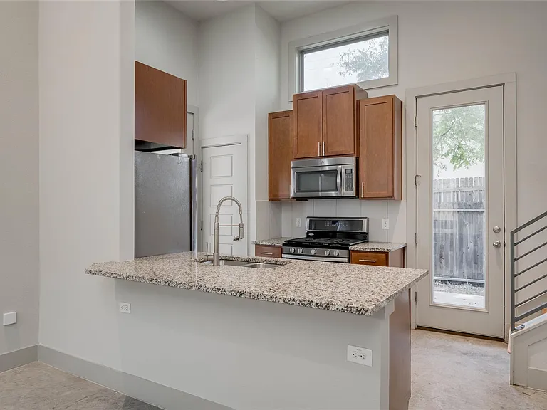 2612 Willow St #B — Photo 13