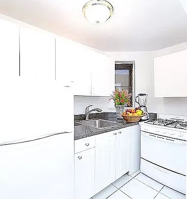 3rd image of 342 E 55th St APT 4B
