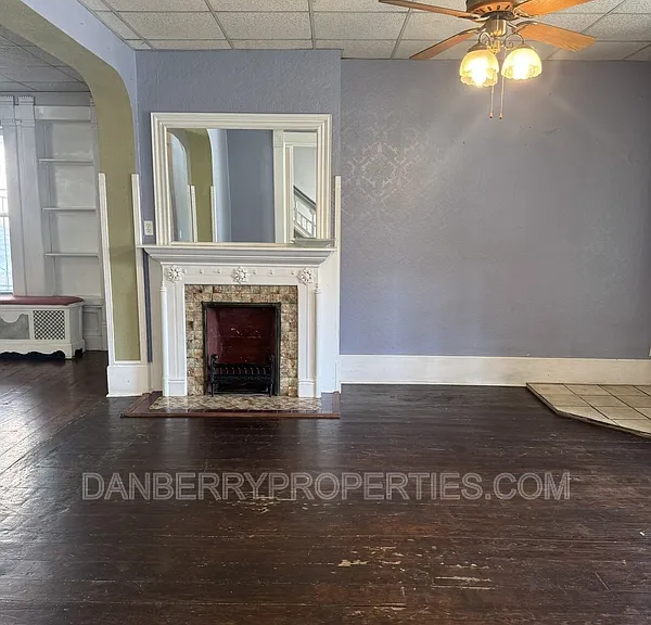 134 W Tiffin St #B — Photo 7