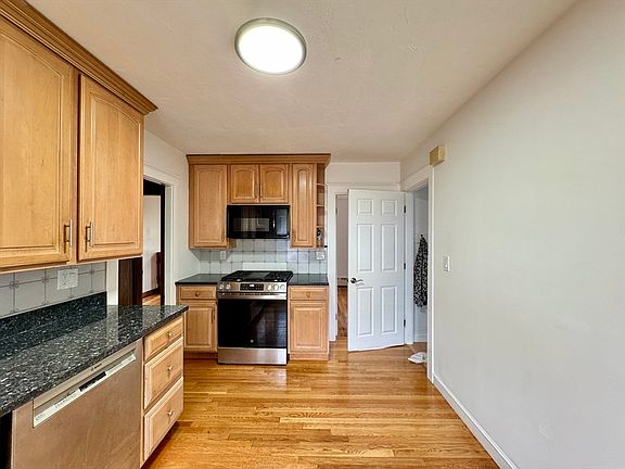 4th image of 89-91 Thacher St #2
