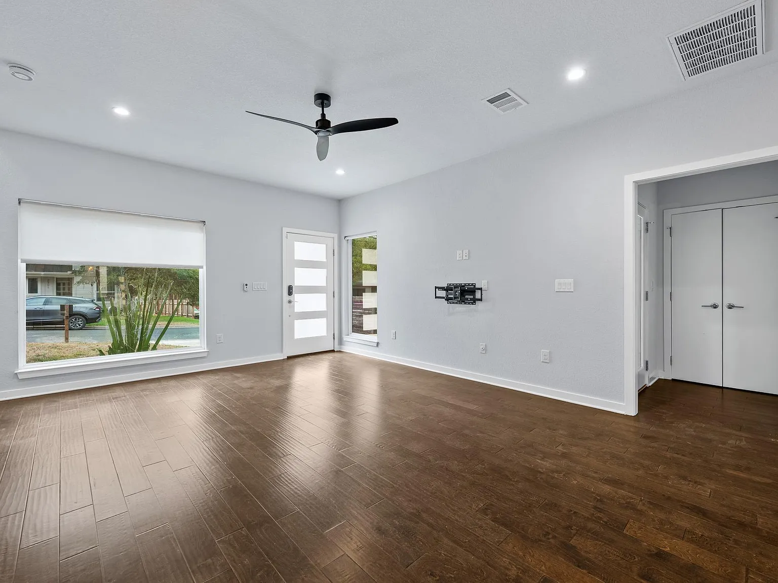 3 bed, 2.5 bath, 1476 sqft, $4,000 — Photo 4