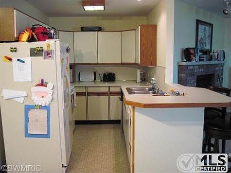 5th image of 1198 S Lake St Unit 201