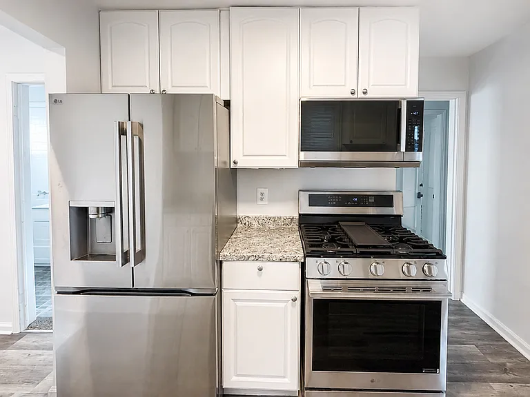 15552 Woodworth St — Photo 3
