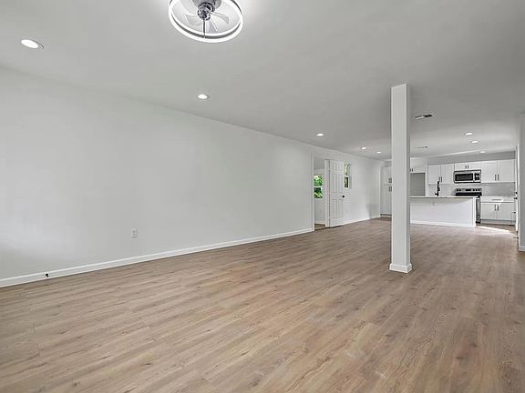 5th image of 5823 Pershing St