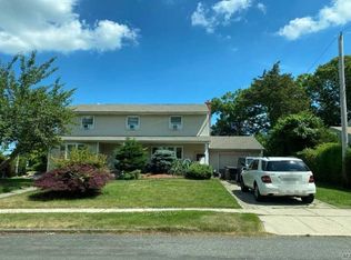 15 Wayne Pl, Commack, NY 11725