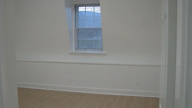 2nd image of 1210 Chapel St