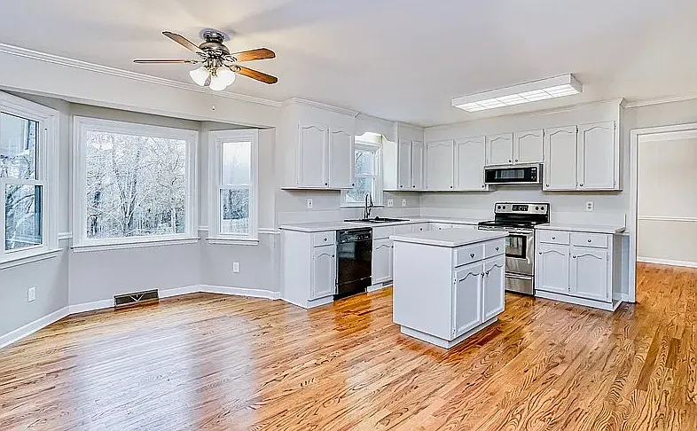 4 bed, 3000 sqft, $2,800 — Photo 3