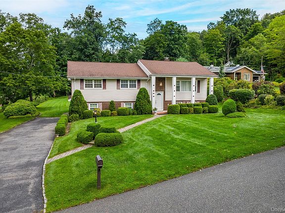 4th image of 8 Pinewood Sherman, CT Shores