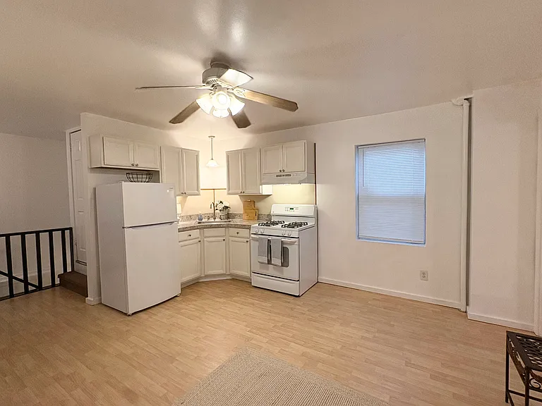 1006 Main St #A — Photo 9