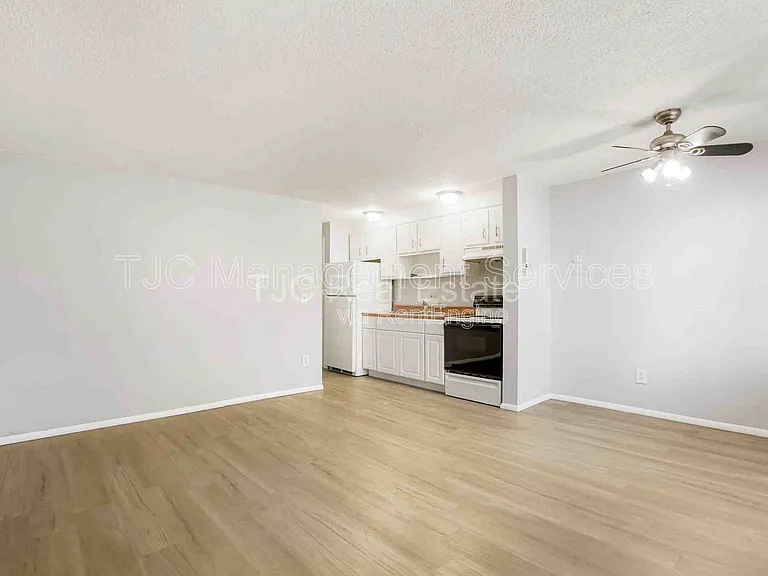 1138 N Corona St #105 — Photo 5