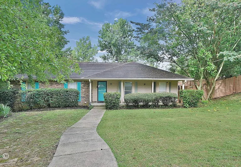 4660 Woodmere Ln — Photo 1