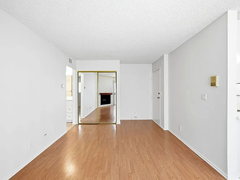 10845 Camarillo St — Photo 12