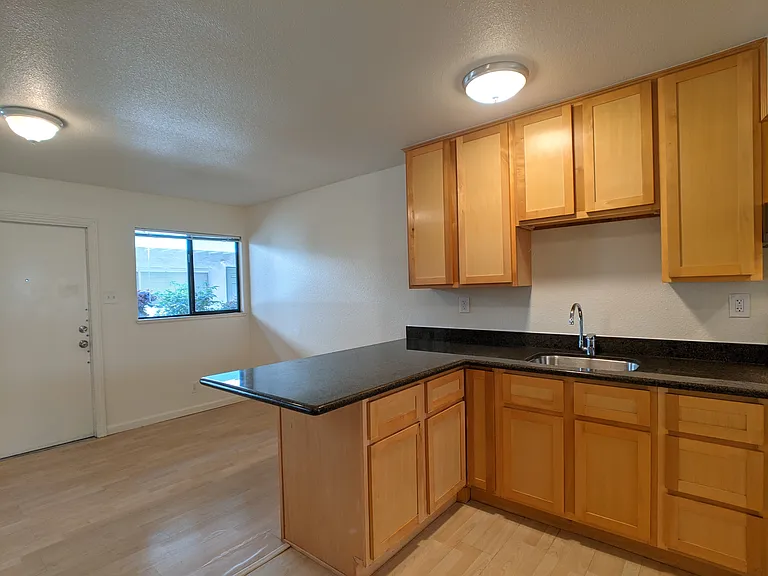 1932 Hearst Ave — Photo 36