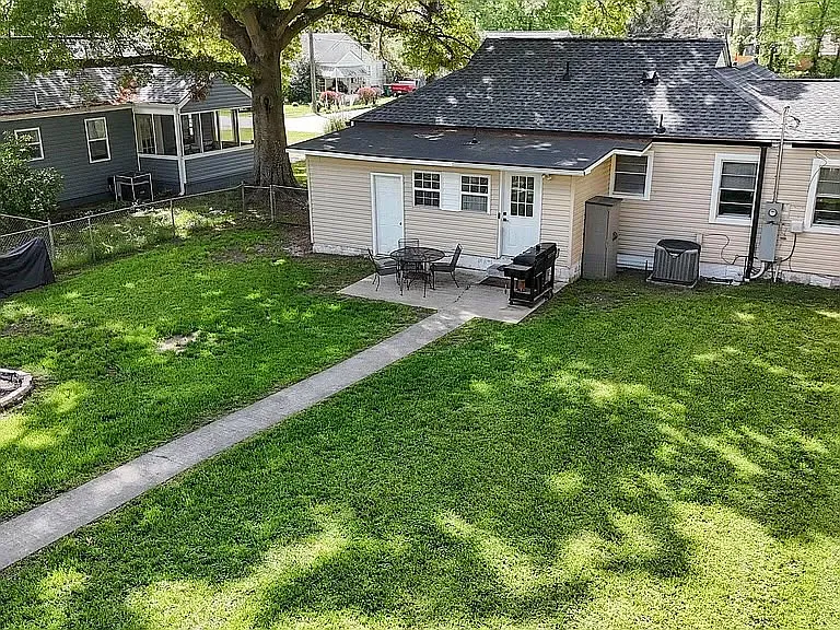 320 Georgia Ave — Photo 25